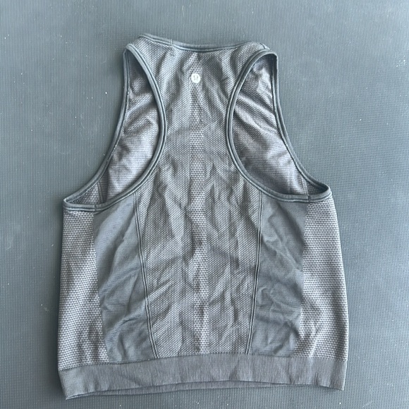 Lululemon tank size  4 charcoal color - Picture 2 of 4